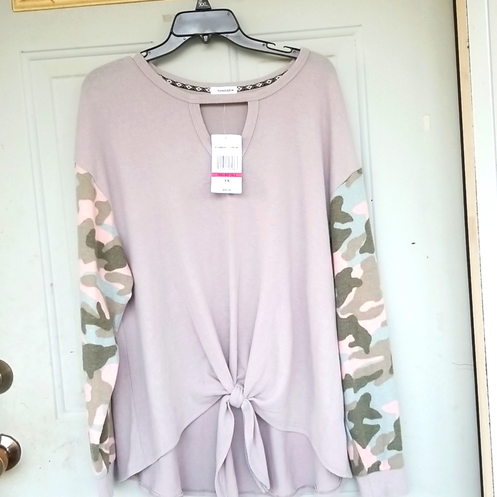 EYE SHADOW NWT Ladies camo blouse
